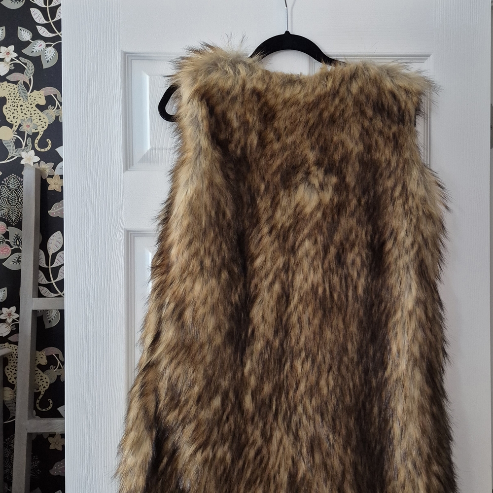 Fashion Union Faux Fur Vest in Brown and Tan - Picture 2 of 3